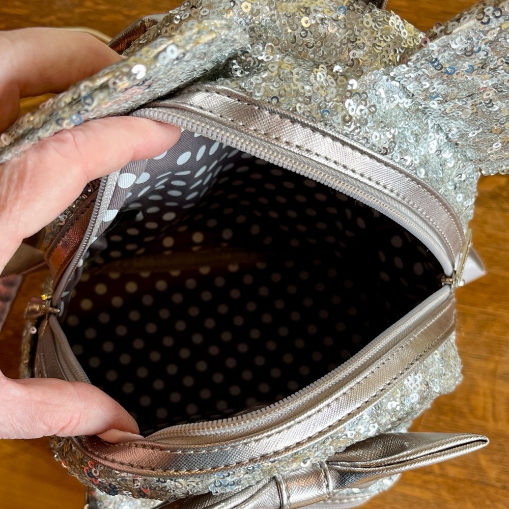 Loungefly Disney Minnie Mouse Silver Sequin Mini Backpack - Picture 5 of 8